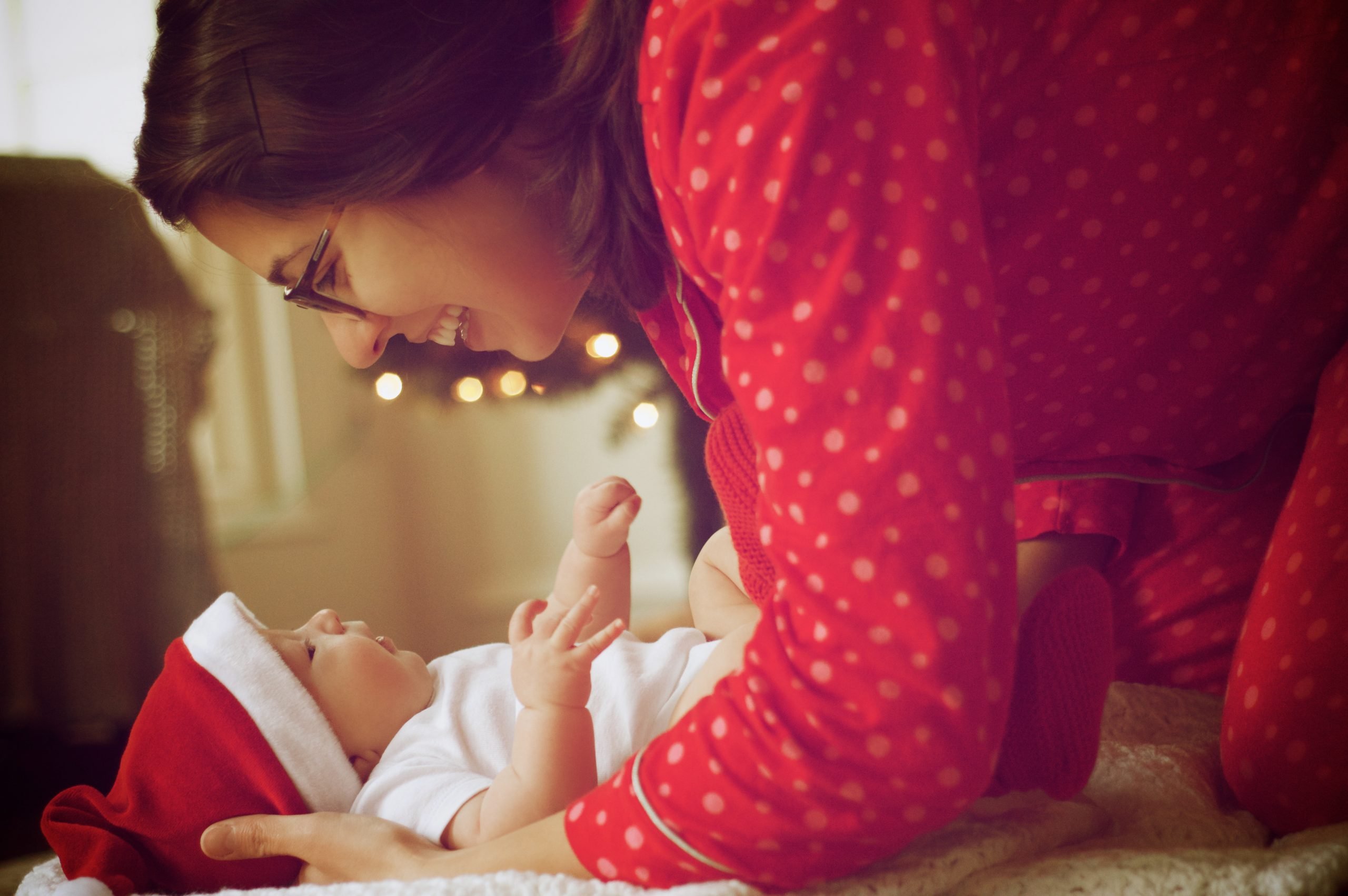 Fun and relaxing tips for Christmas with a newborn!